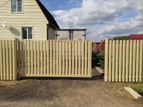 Ворота откатные из евроштакетника - пример 12 фото в Выксе