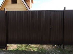 Ворота из профнастила откатные - пример 11 фото в Выксе