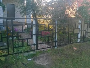 Сварные заборы с утрамбовкой щебнем 25 метров фото с установкой