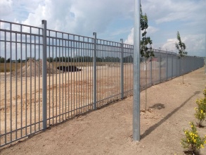 Сварные заборы с забивными столбами  300 метров фото под ключ с установкой