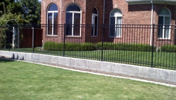 Сварные заборы на ленточном фундаменте 80 метров фото в Выксе