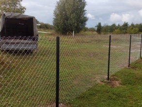 Забор из сетки рабицы в натяг 12 метров фото в Выксе