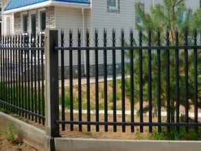 Сварные заборы на ленточном фундаменте 12 метров фото в Выксе