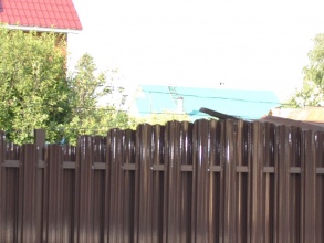 Забор из евроштакетника на ленточном фундаменте 10 метров фото в Выксе