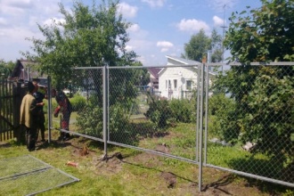 Забор из сетки рабицы в натяг секционный 90 метров фото цена за метр