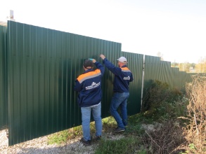 Забор из профнастила с забивными столбами 89 метров фото цена за метр