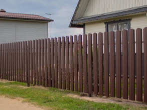 Забор из евроштакетника с забивными столбами 200 метров фото в Выксе