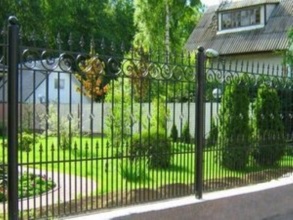 Кованые заборы на ленточном фундаменте 80 метров фото в Выксе