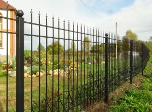 Сварные заборы с забивными столбами  12 метров фото в Выксе